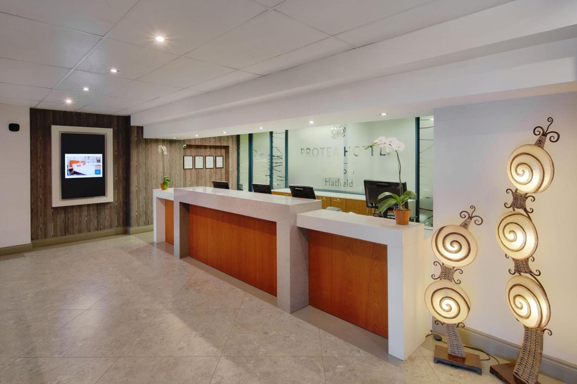 Protea Hotel By Marriott Pretoria Hatfield Exteriör bild