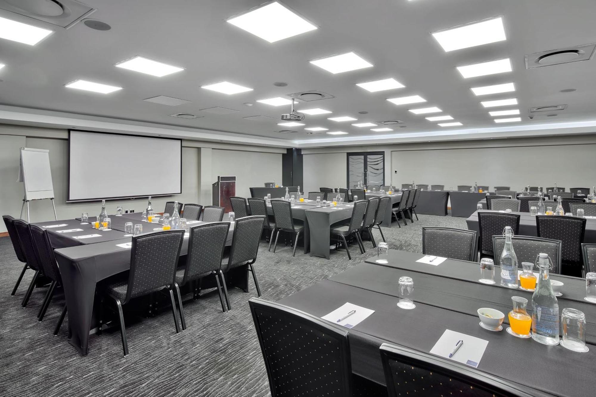Protea Hotel By Marriott Pretoria Hatfield Exteriör bild