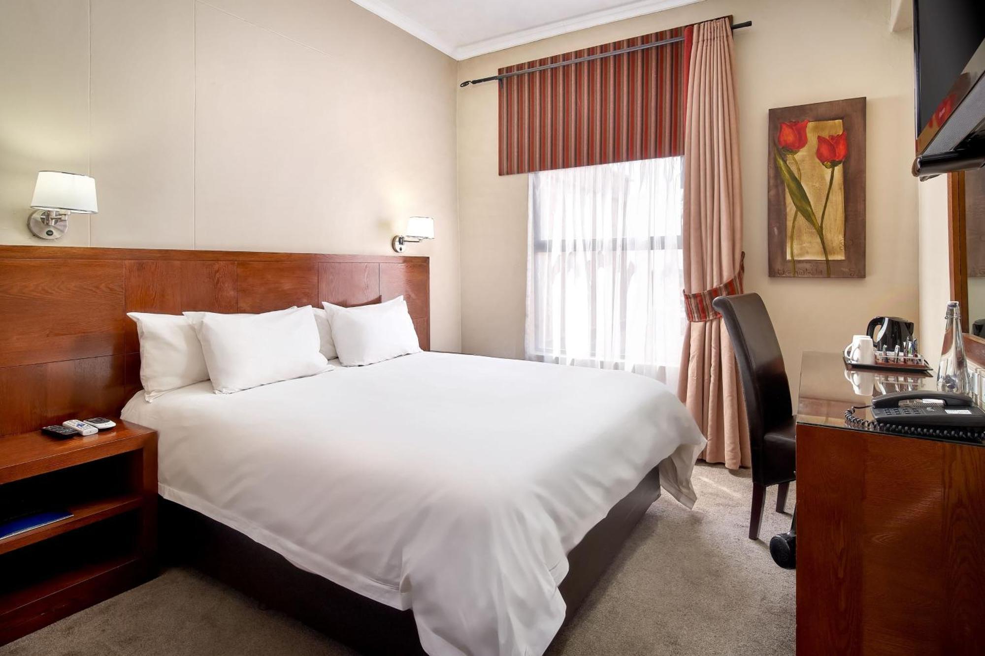 Protea Hotel By Marriott Pretoria Hatfield Rum bild