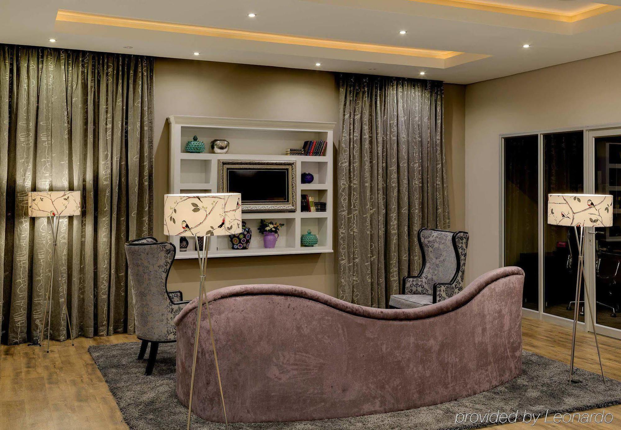 Protea Hotel By Marriott Pretoria Hatfield Exteriör bild