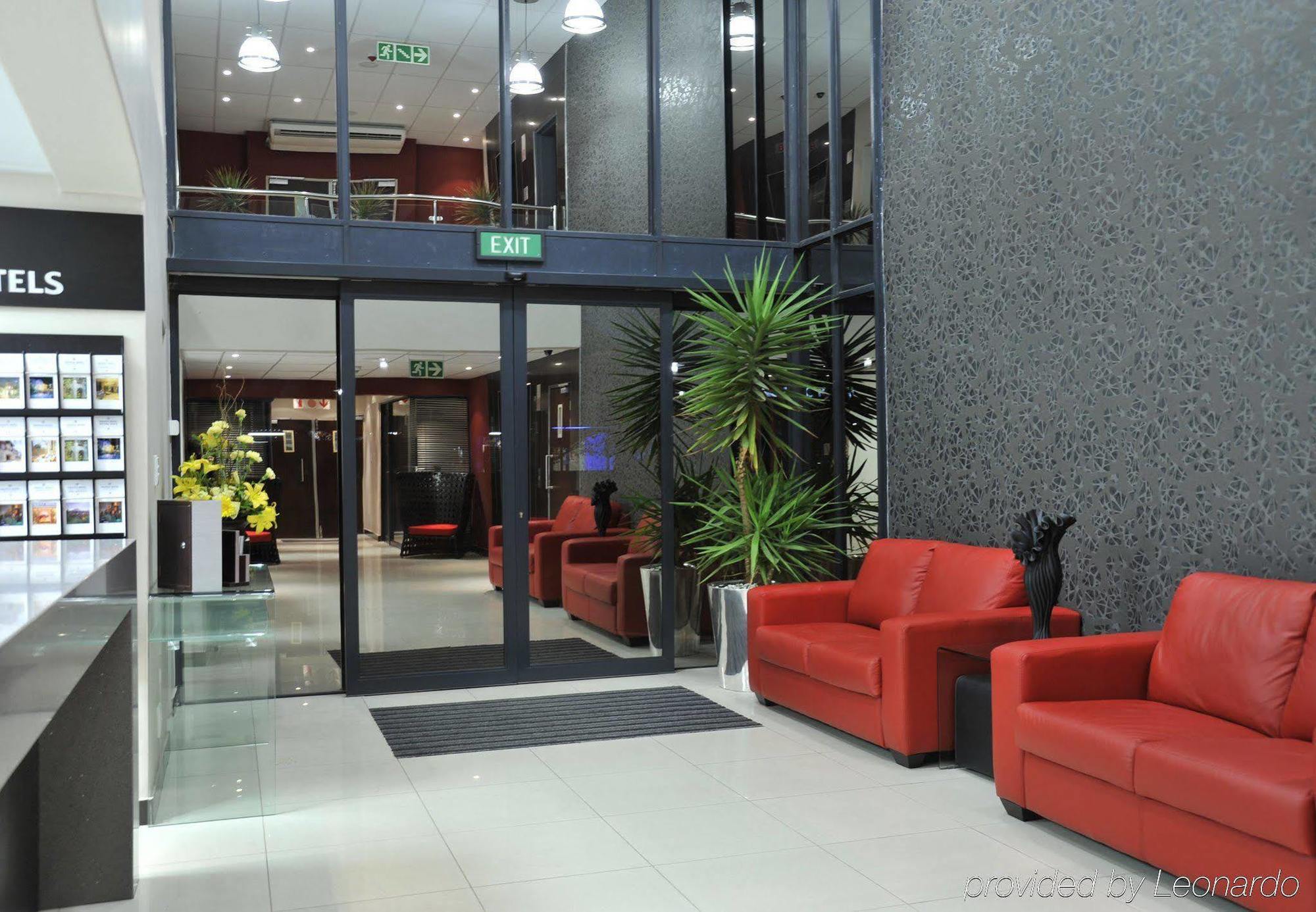 Protea Hotel By Marriott Pretoria Hatfield Exteriör bild
