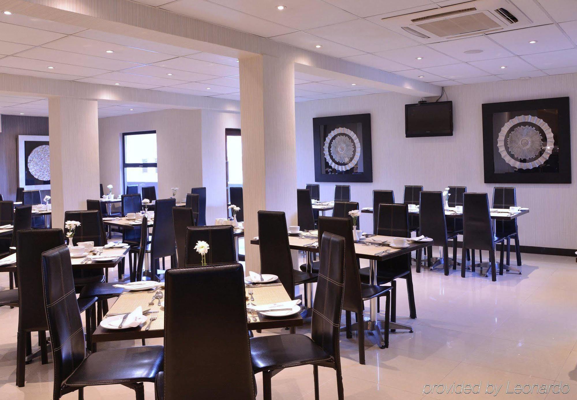 Protea Hotel By Marriott Pretoria Hatfield Exteriör bild