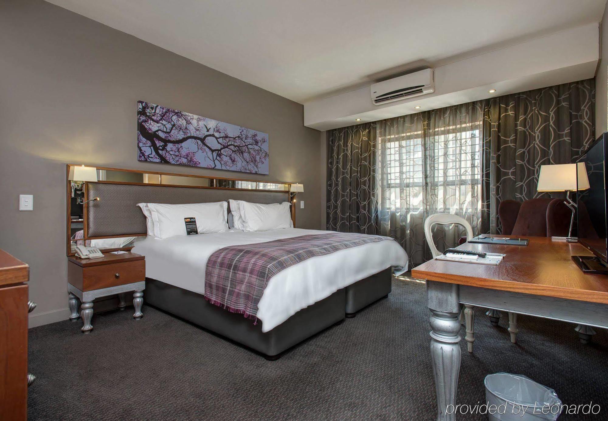 Protea Hotel By Marriott Pretoria Hatfield Exteriör bild