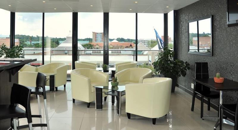Protea Hotel By Marriott Pretoria Hatfield Exteriör bild