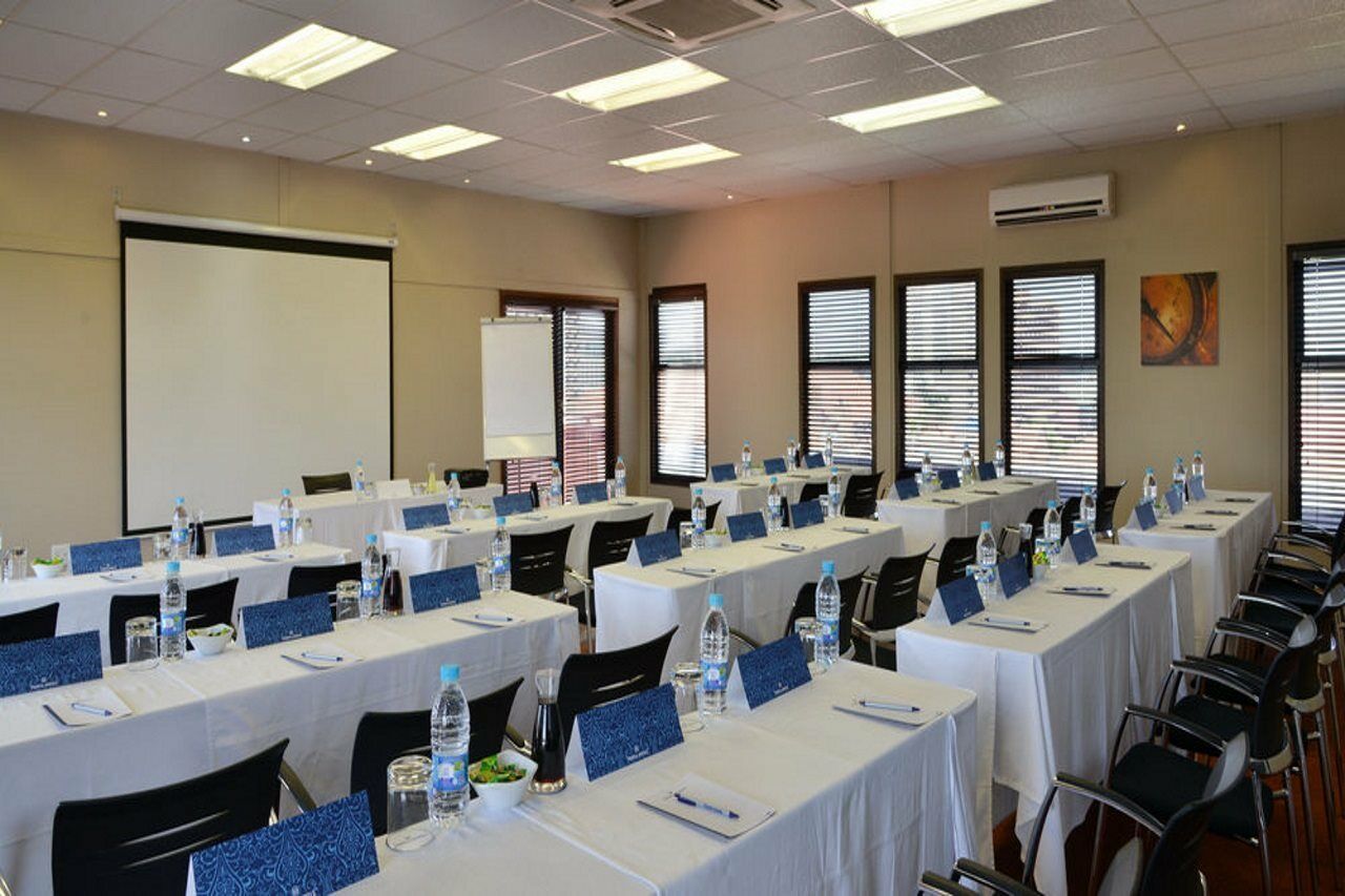 Protea Hotel By Marriott Pretoria Hatfield Exteriör bild