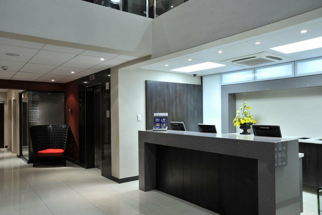 Protea Hotel By Marriott Pretoria Hatfield Exteriör bild